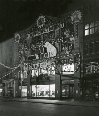 HMV Shop Oxford Street Circa 1920s-1930s © EMI Group Archive Trust