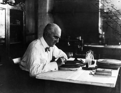 Emile Berliner & Hanover Factory - Germany Copyright: EMI Group Archive Trust